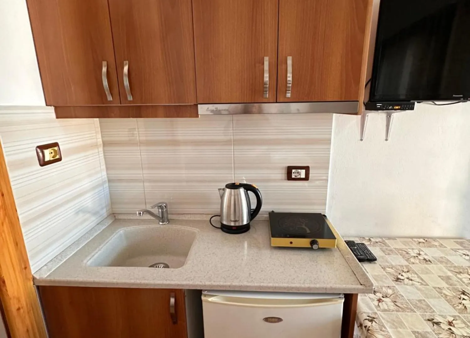 Albi'S Guesthouse Ksamil 0*,  Albania