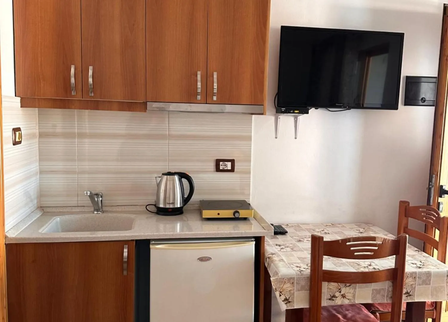 Albi'S Guesthouse Ksamil